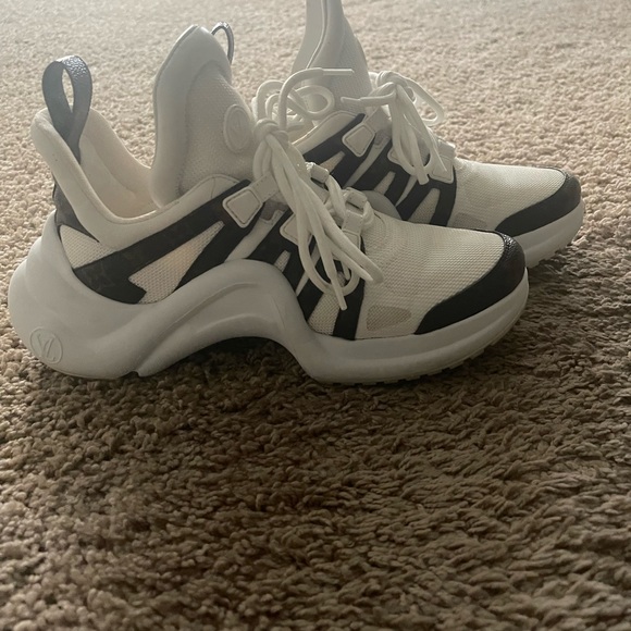 Louis Vuitton sneakers - Picture 1 of 4